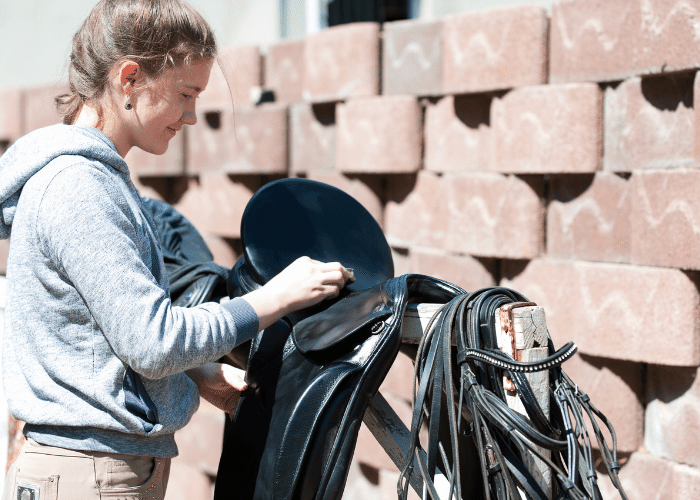 How to Clean a Saddle